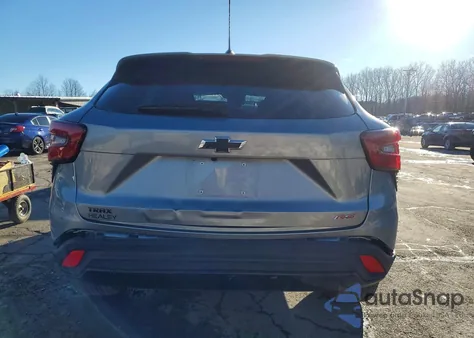 2025 Chevrolet Trax 1Rs z USA, uszkodzony, nr VIN KL77LGEP9SC104988